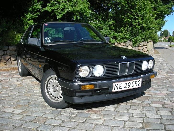 BMW E30 320i SOLGT billede 2