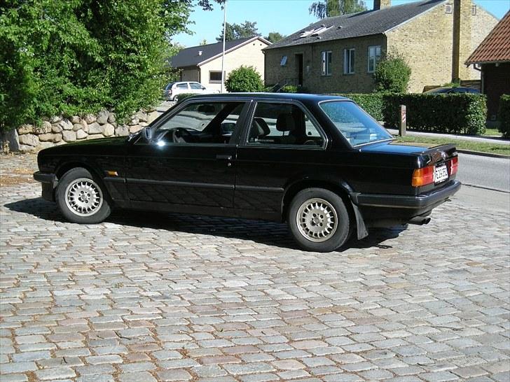 BMW E30 320i SOLGT billede 3