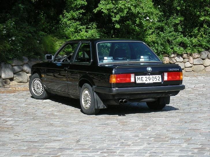 BMW E30 320i SOLGT billede 8