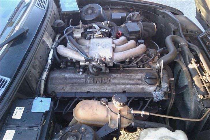 BMW E30 320i SOLGT billede 10