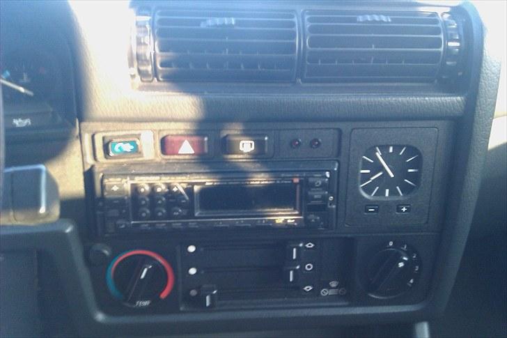 BMW E30 320i SOLGT billede 11