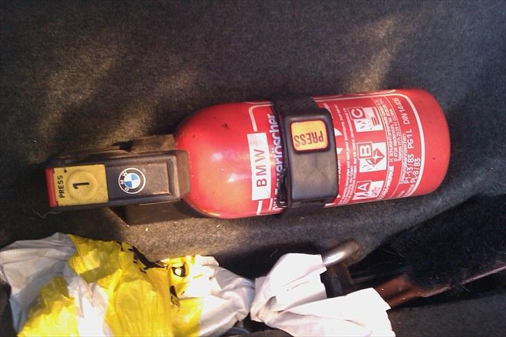 BMW E30 320i SOLGT - Original BMW brandslukker billede 12