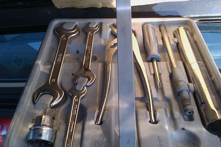 BMW E30 320i SOLGT billede 13