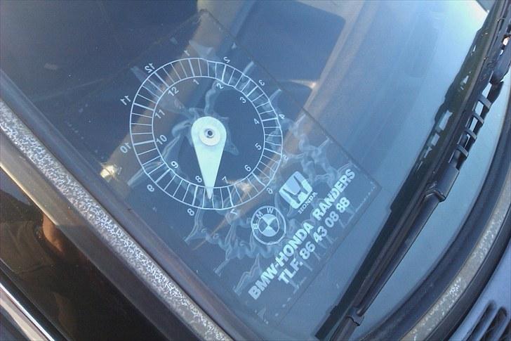 BMW E30 320i SOLGT - Fin detalje med originalt ur :-) billede 15