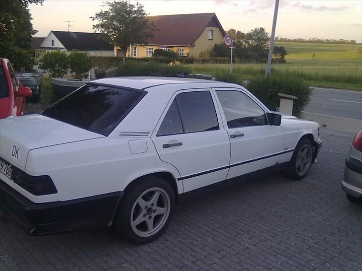 Mercedes Benz 190E SOLGT billede 1