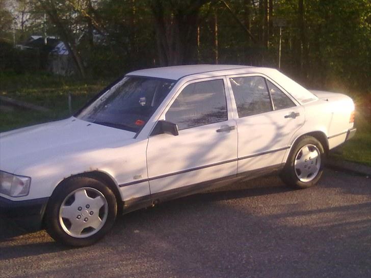 Mercedes Benz 190E SOLGT billede 3