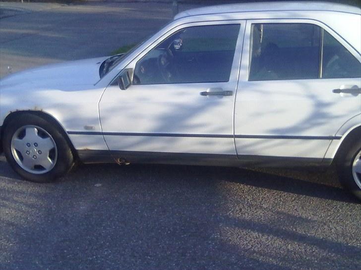 Mercedes Benz 190E SOLGT billede 5