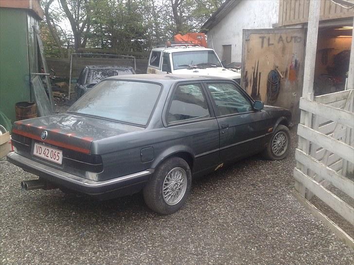 BMW 320i coupe projekt billede 2