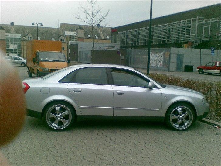 Audi a4 - før den fik gevind og flotte fælge:D  billede 2