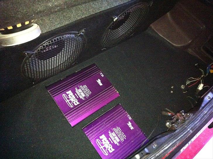 Toyota Corolla AE86 SOLGT - Bagagerummet blev beklædt over vinteren billede 9