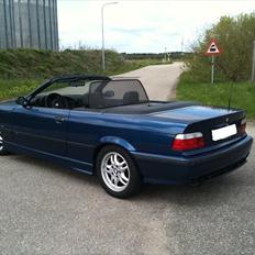 BMW 320i Cabriolet (Solgt)