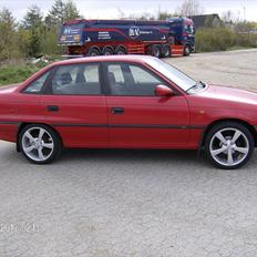 Opel astra f sedan