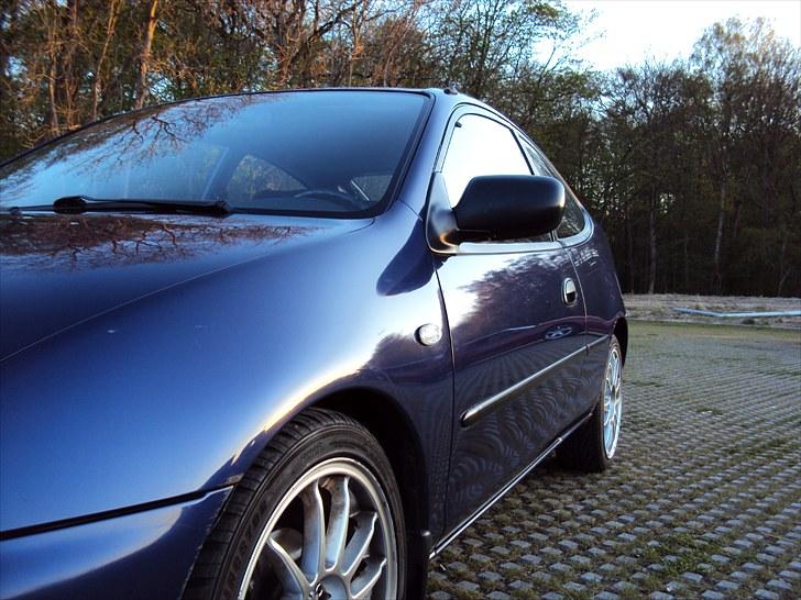 Mazda 323C billede 2