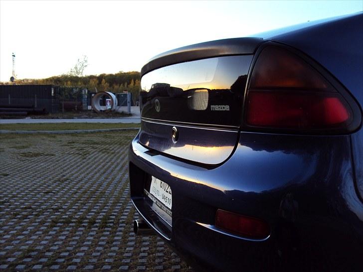 Mazda 323C billede 3