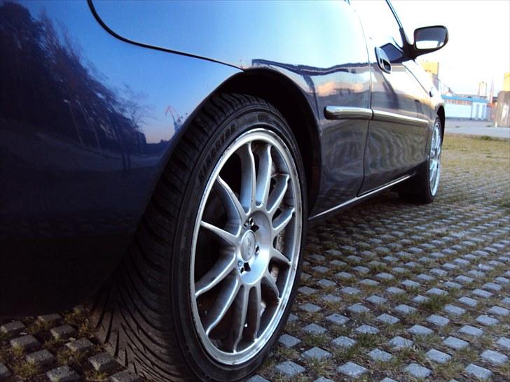 Mazda 323C billede 4