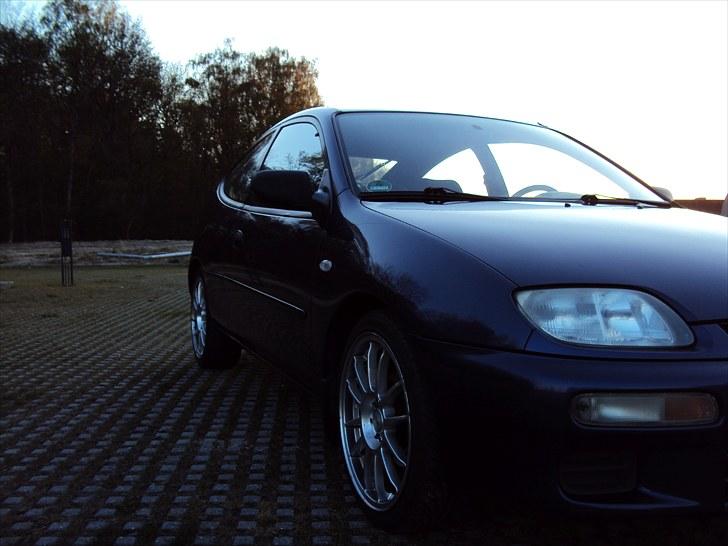 Mazda 323C billede 5