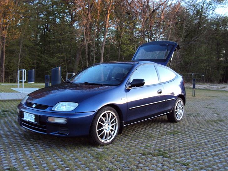 Mazda 323C billede 6