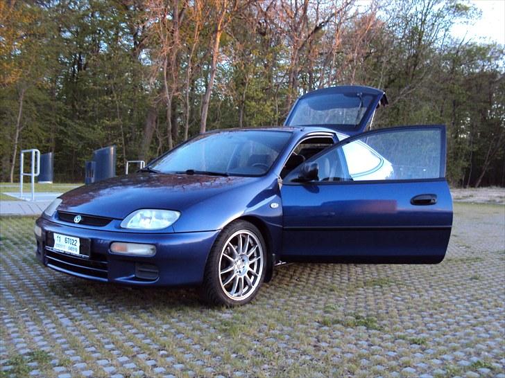 Mazda 323C billede 7