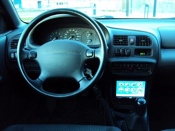 Mazda 323C billede 9