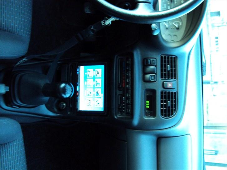 Mazda 323C billede 11