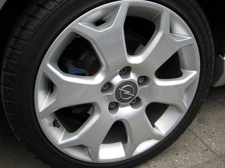 Opel Meriva OPC - Kun 17"... men synes at det er gode dæk billede 9
