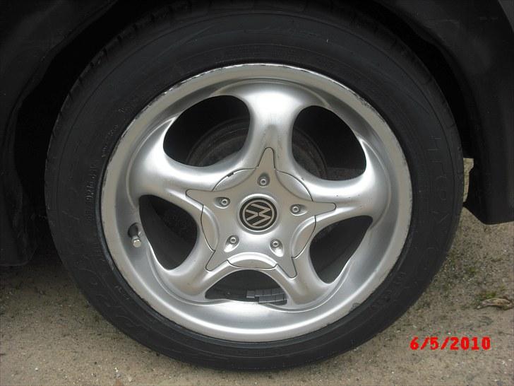 VW Scirocco SOLGT!!!! Solgt! - 15" sommerfælge med nye dæk. 205/50. billede 16