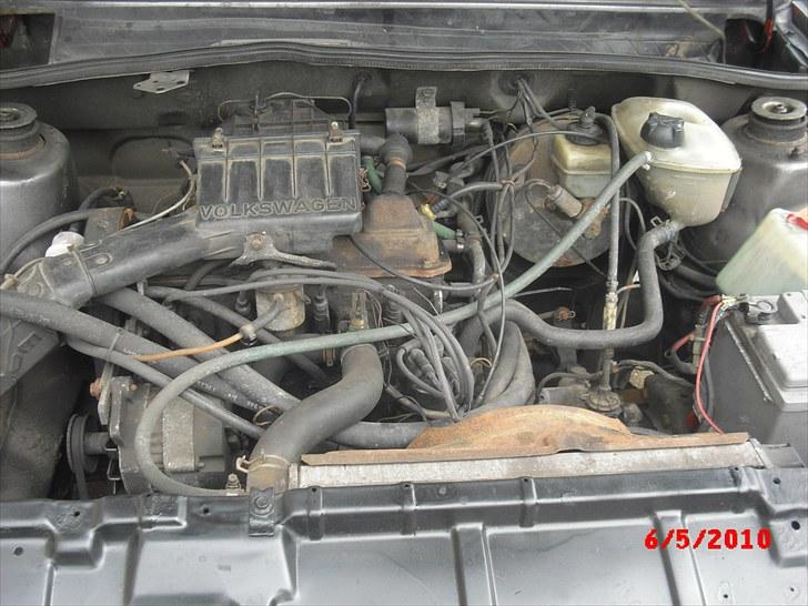 VW Scirocco SOLGT!!!! Solgt! - Motorrum. Gad vide om der er nogen, der kan se på billedet hvilken type motor, det er??? Jeg ved det nemlig ikke!! billede 18