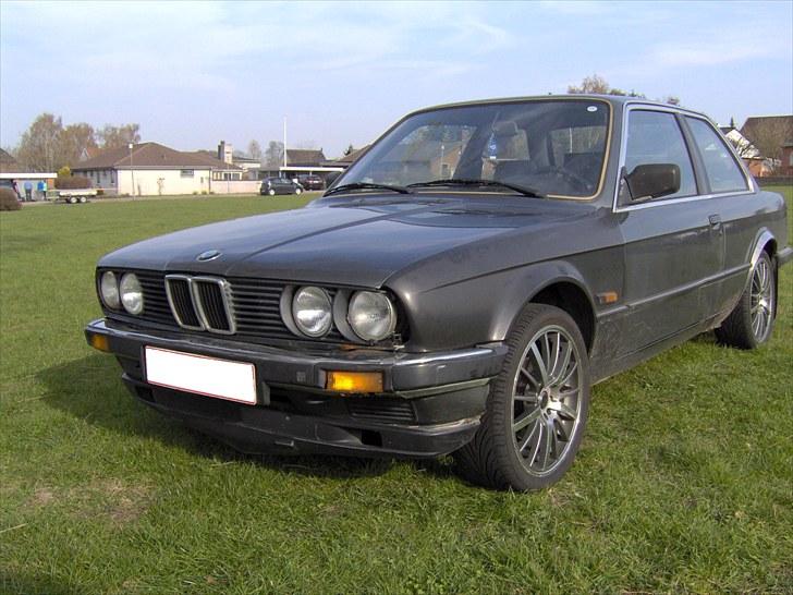 BMW E30 320i Coupé (solgt)  billede 3