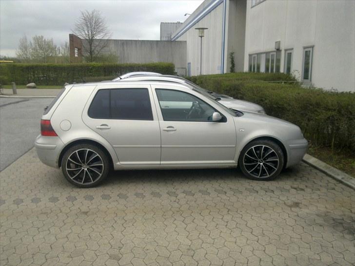 VW Golf 4 2,3 vr5 - Også lige efter de nye sutter er kommet på. billede 5