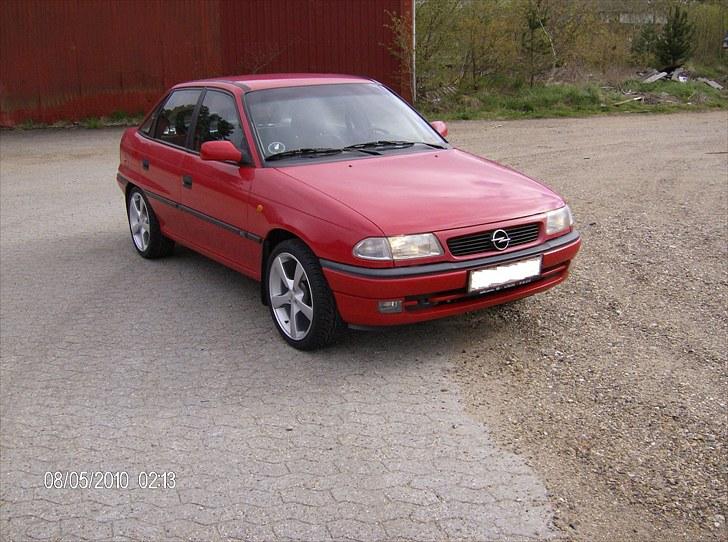 Opel astra f sedan billede 1