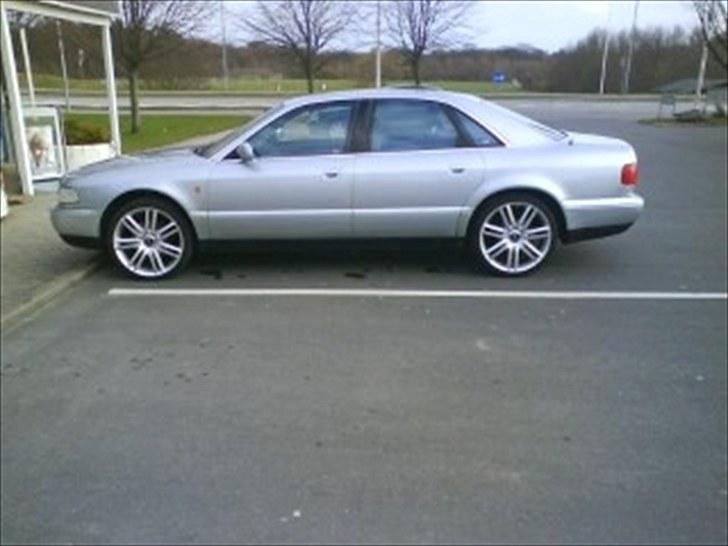 Audi A8 4,2 V8 Quattro billede 9