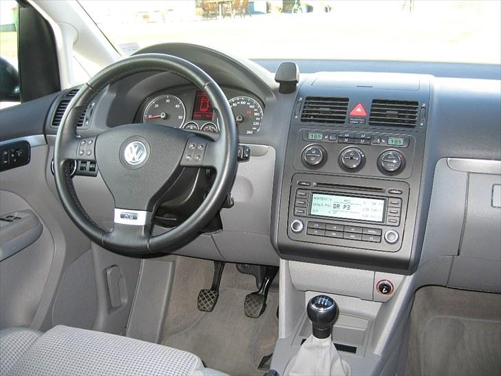 VW Touran TDI Highline - SÆLGES - Multifunk. læderrat + tlf.system billede 8