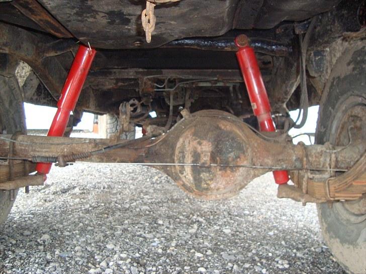 Toyota Landcruiser HJ60 - så kom der ny koni undervogn så nu er den kommet fra jorden:P billede 10