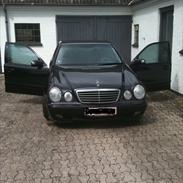 Mercedes Benz e 220 cdi