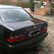 Mercedes Benz e 220 cdi