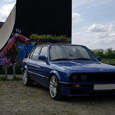 BMW E30 320I   SOLGT