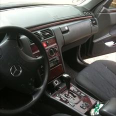 Mercedes Benz e 220 cdi