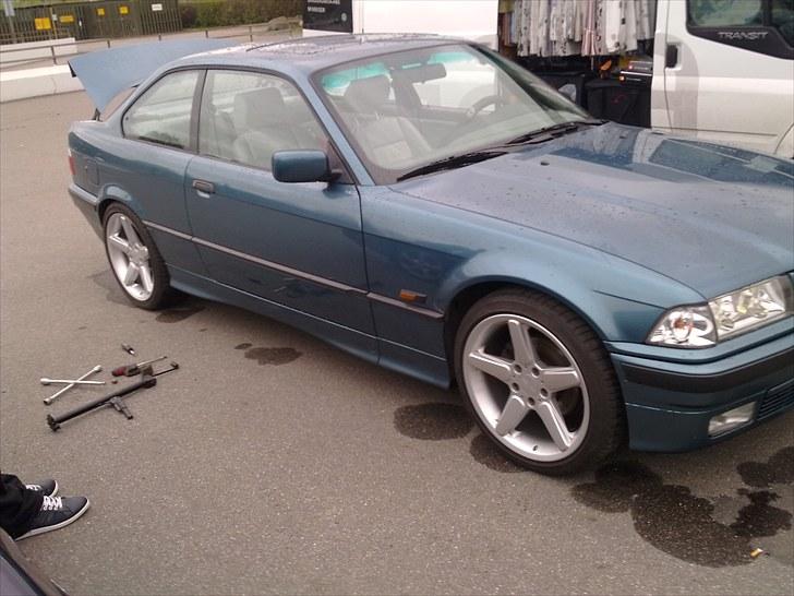 BMW 320ia Coupé individual billede 14