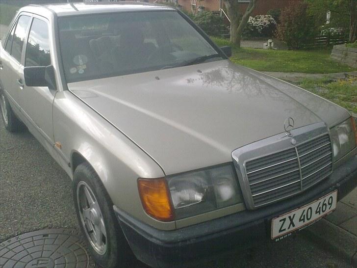 Mercedes Benz w124 300d billede 1