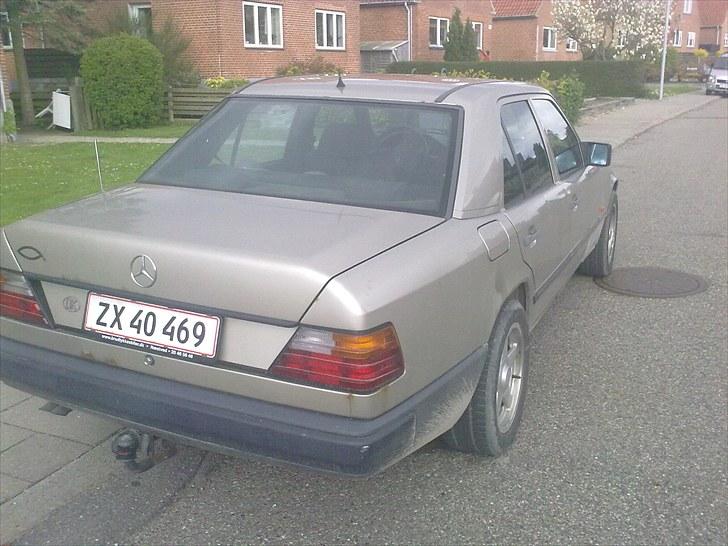 Mercedes Benz w124 300d billede 2