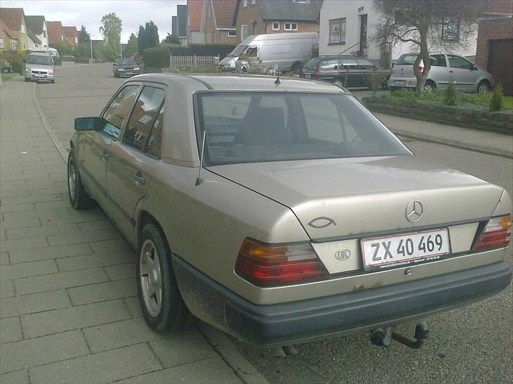 Mercedes Benz w124 300d billede 3