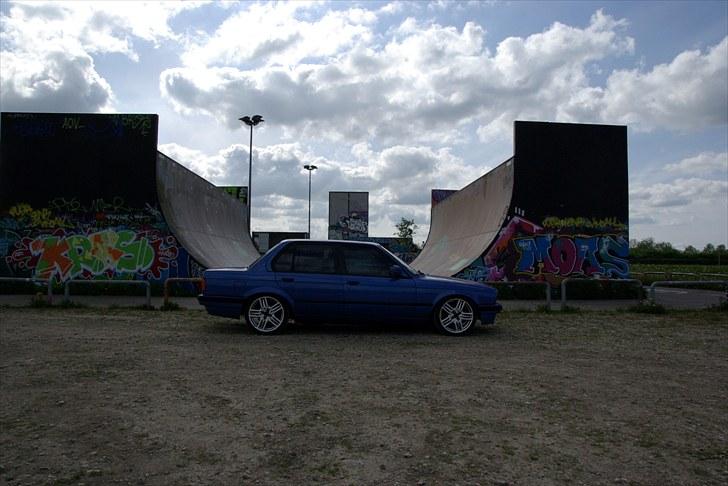 BMW E30 320I   SOLGT billede 2