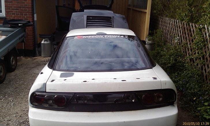 Nissan 200SX S13 Projektbil - Jaja ved det den skal snart lakkes. ser frygtelig ud den bagklap.... ;-P. Taget D. 10/05-2010 billede 18