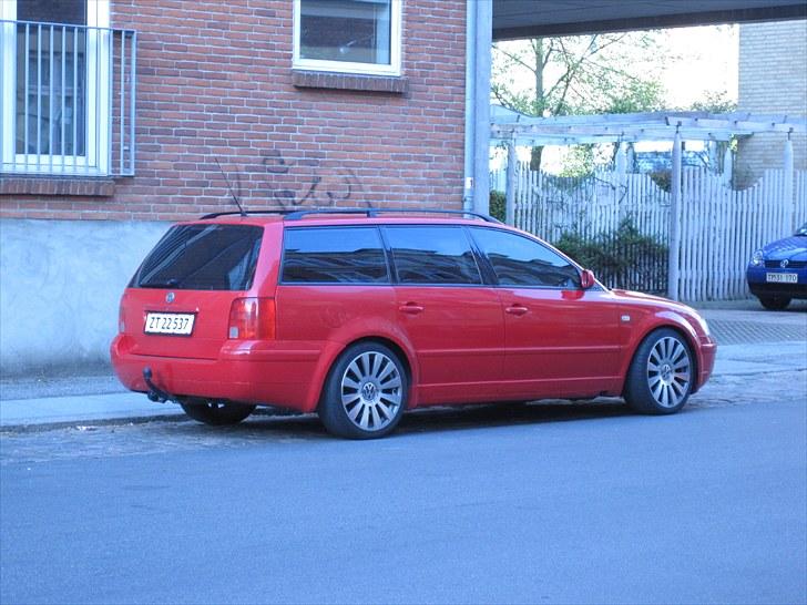 VW passat 1,8t (solgt) - den røde djævel bagfra halvtæt billede 5