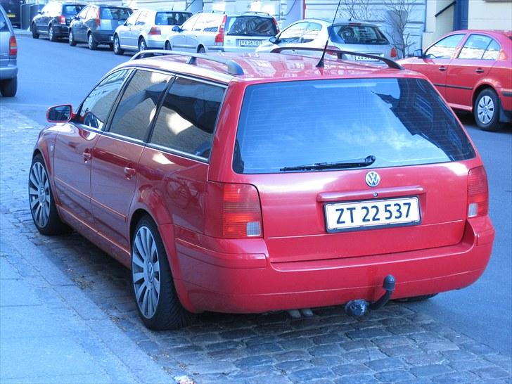 VW passat 1,8t (solgt) - den røde djævel bagfra tæt billede 6