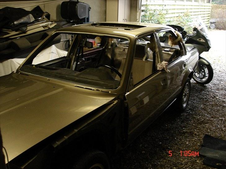 BMW 325I    E30  - der stod den så lige i 3 uger og blev fast i skindet ;) billede 20