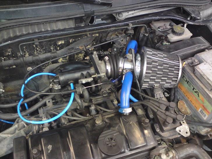 Peugeot 306 1.6 SOLGT - Lidt kulørte slanger har aldrig skadet :) billede 2