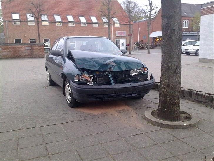 Opel astra f sedan ( DØD ) - og sådan ser den så ud nu billede 18