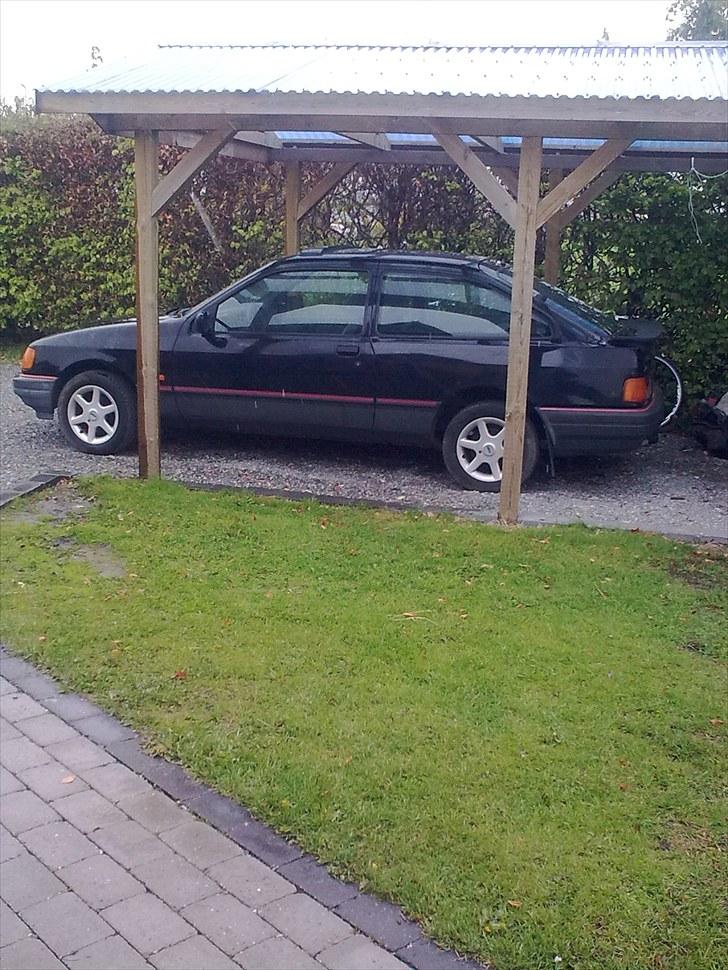 Ford Sierra 2,0 IS - Den skal have en rigtig god rengøring efter de mange år i en lade billede 2