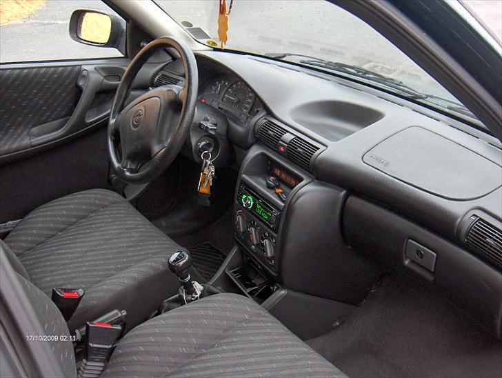 Opel Astra 1,6i 16v GL SOLGT billede 9